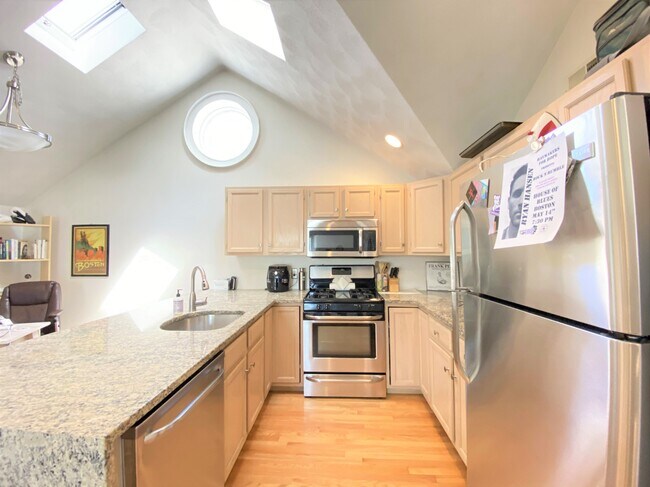 Building Photo - 39 Middle St