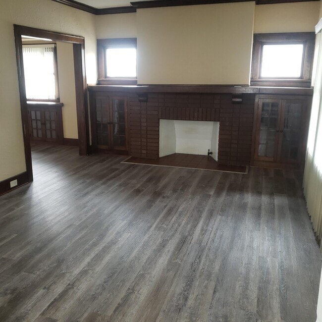 Building Photo - 4320 N Lockwood Ave