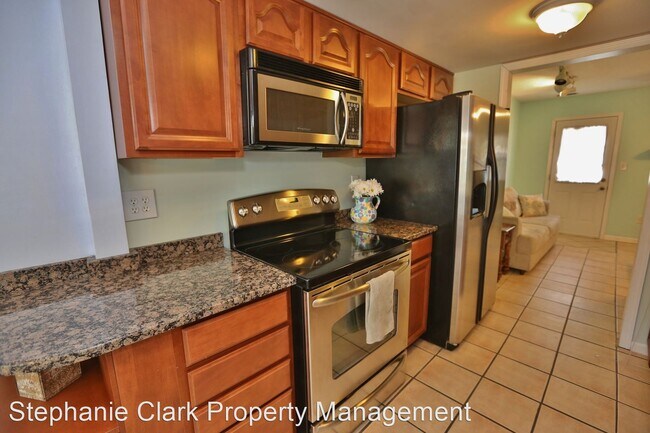 Building Photo - 2 br, 2.5 bath House - 4813 Bay Winds Court