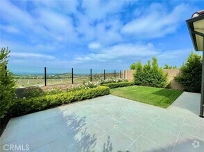 Building Photo - 110 Statura