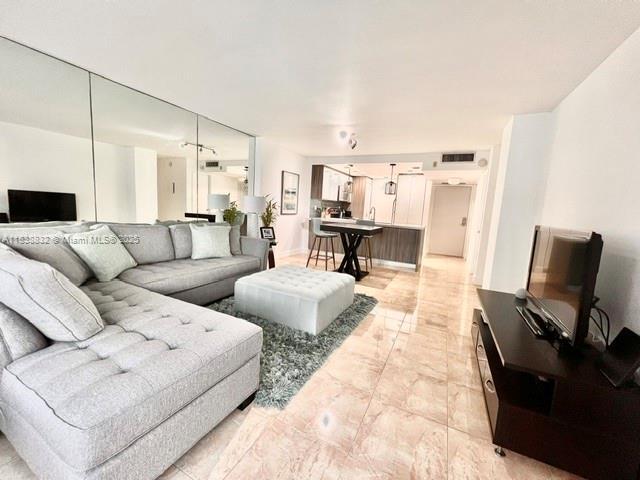 Foto del edificio - 600 NE 36th St