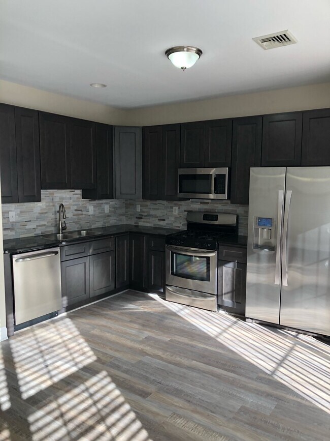 Kitchen - 25 Prince Dr