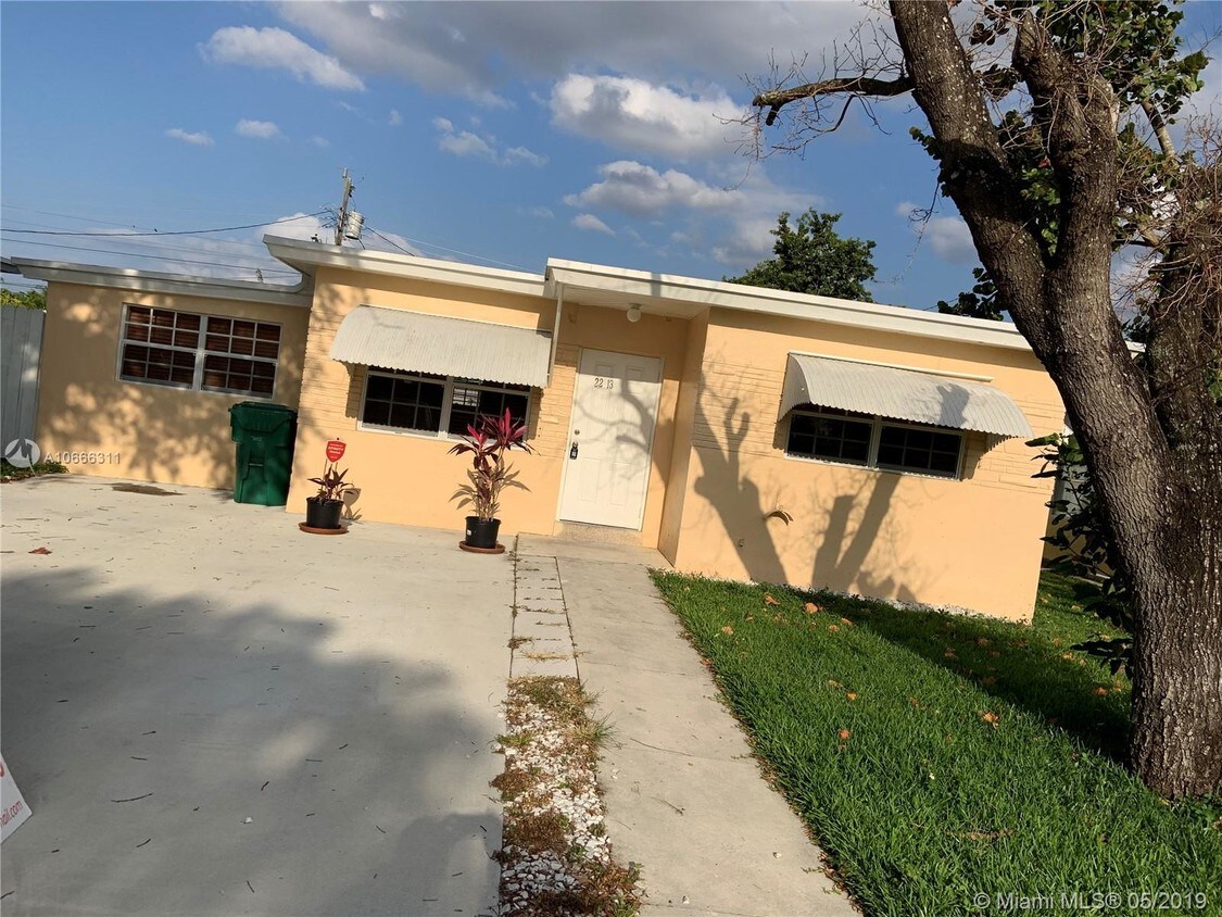 Primary Photo - 8690 SW 10th St