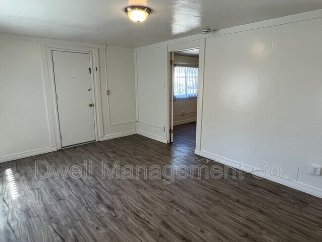 Building Photo - 4933 Guava Ave