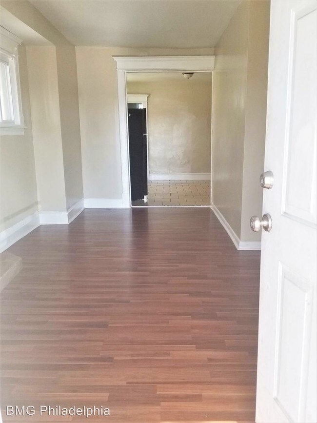 Foto del edificio - 133 Roosevelt Blvd