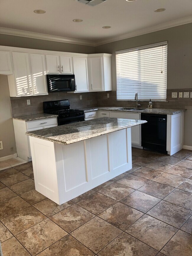Foto del edificio - 554 Watercourse Ln