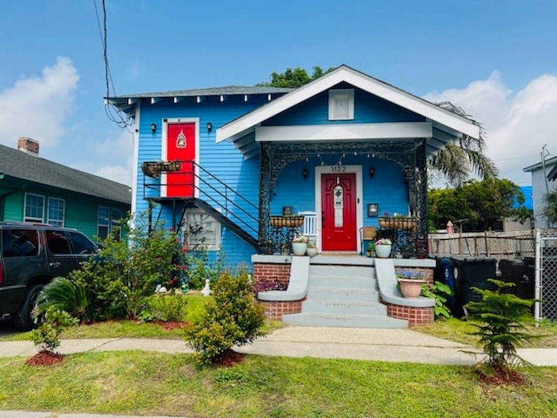 Foto principal - Charming 1BR Duplex in New Orleans