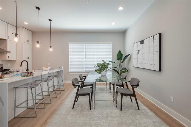 Foto del edificio - 1423 N Carroll Ave