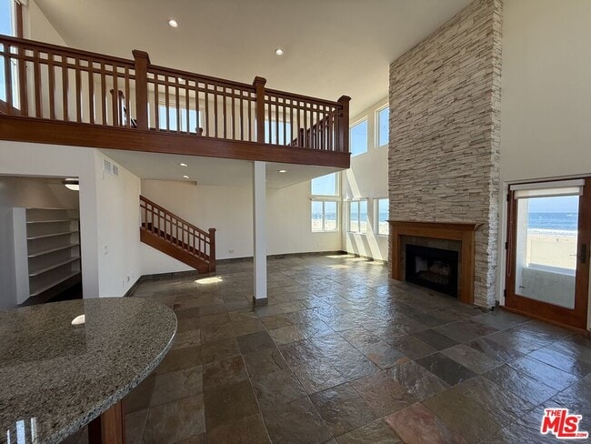 Building Photo - 2 Catamaran St