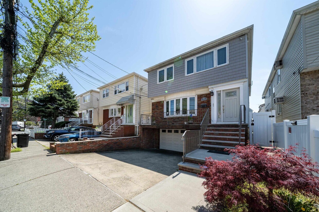 14 Centre Ln Unit 1, Bayonne, NJ 07002 Condo for Rent in Bayonne, NJ