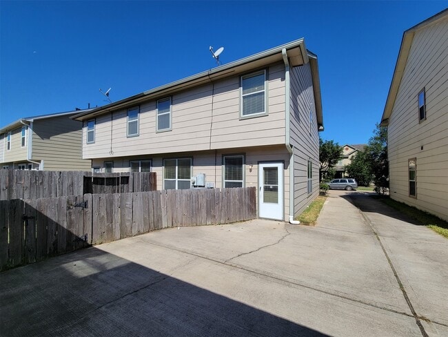 Building Photo - 16823 Libson Falls Dr