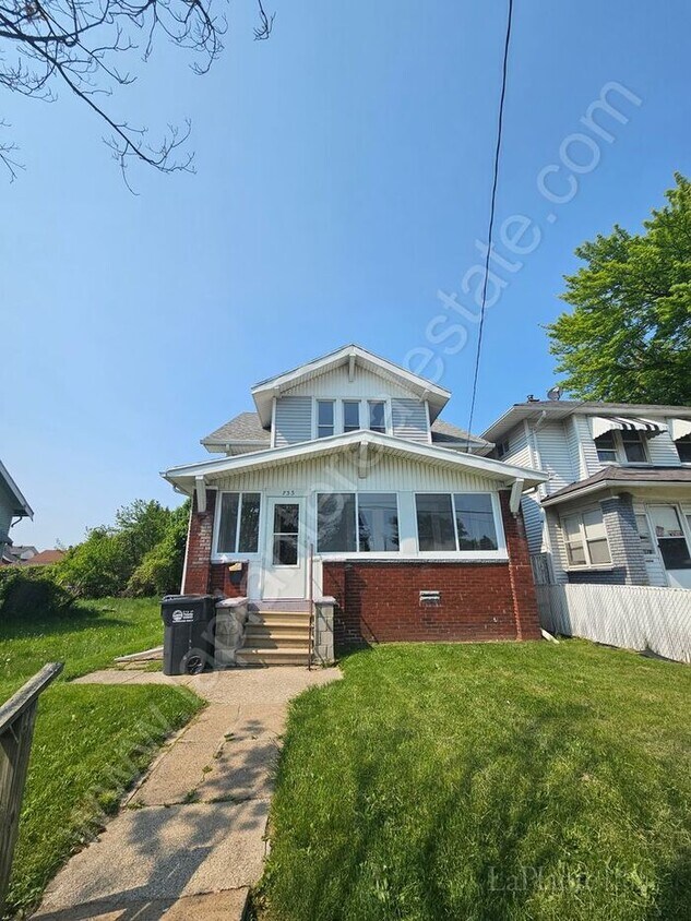Primary Photo - Bright 3 Bedroom Home for Rent