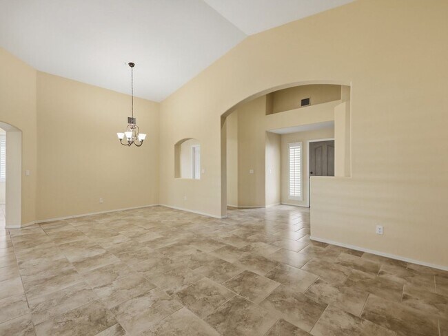 Building Photo - 10176 N Inverrary Pl