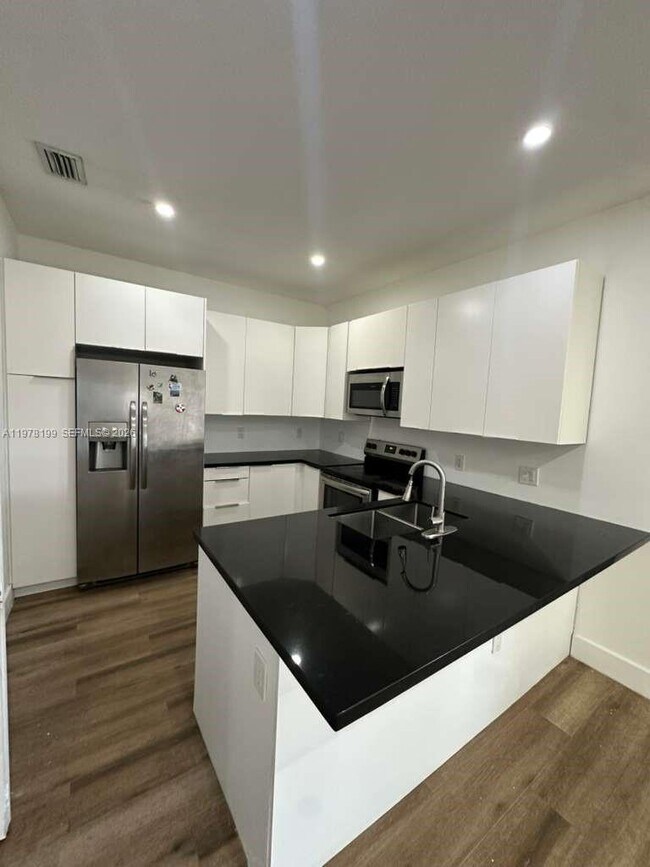 Foto del edificio - 9999 NW 23rd Ave