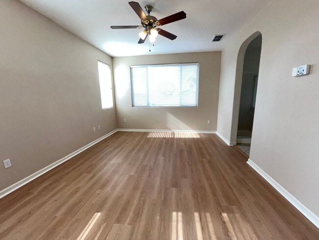 Foto del edificio - Charming 4BR/3BA/1921SF - Tenant Pays $195...