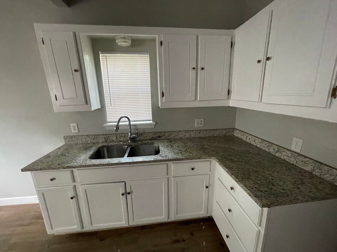 Foto del edificio - 2 bedroom, 1 bath