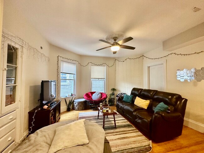 Building Photo - 5 Sachem St