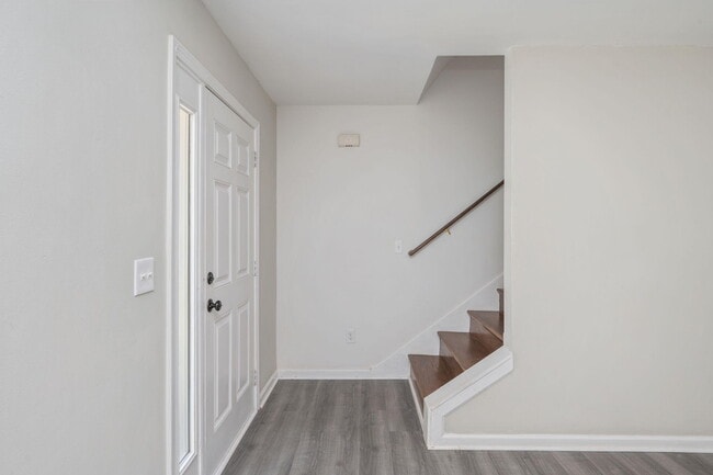 Foto del edificio - 242 Wainwright Dr