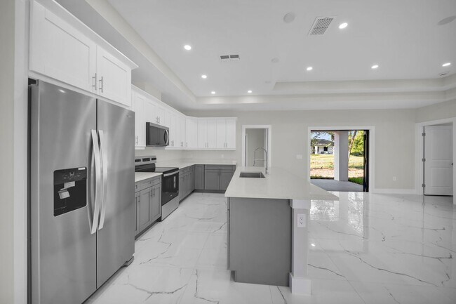 Foto del edificio - Brand-New Home in Lehigh Acres – Move-In Ready! FL 33974. Qualify for a deposit-free option and s...