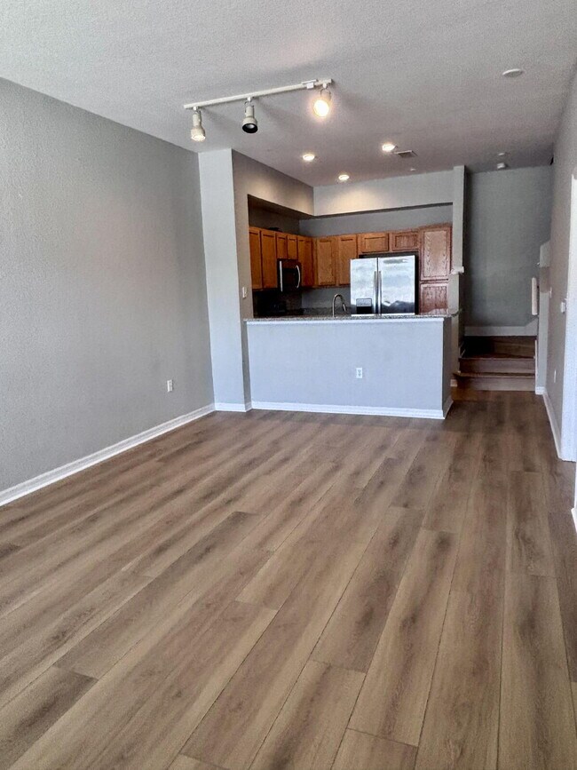 Foto del edificio - Colibri Way Townhome