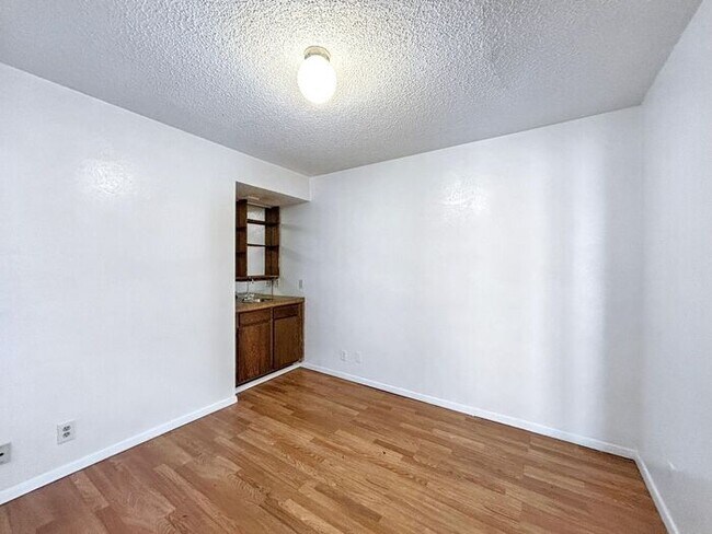 Foto del edificio - Charming 2-Bedroom Home with Modern Amenit...