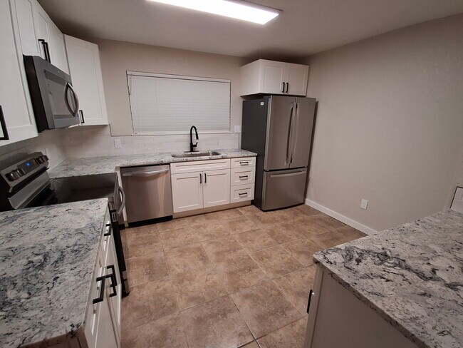 Building Photo - 3162 Chimney Cir