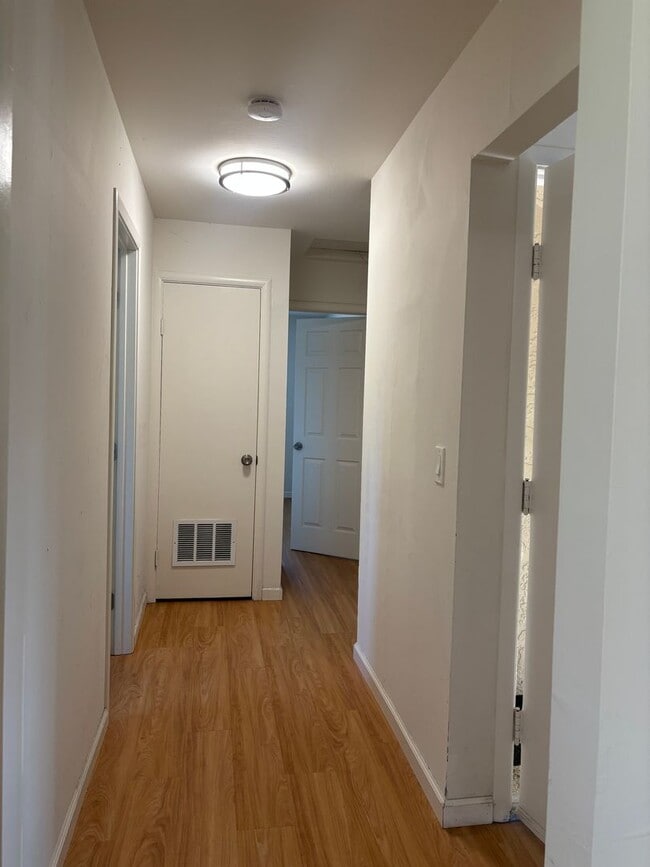 Foto del edificio - 54-1212