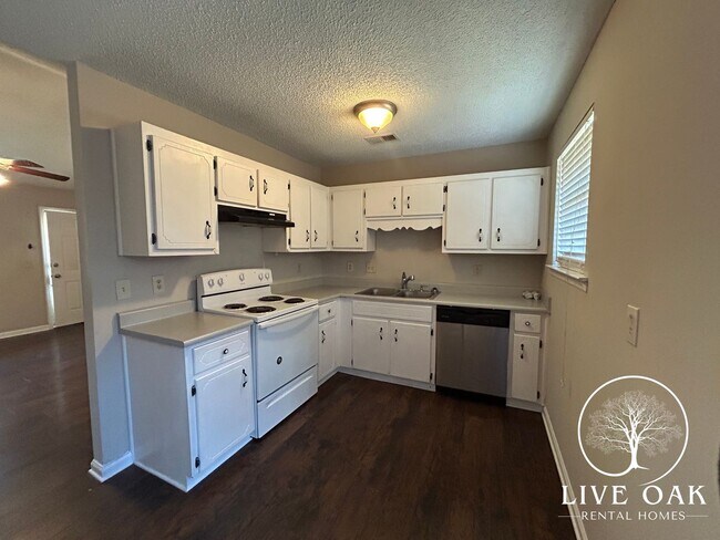 Building Photo - 1469 Flo Zechman Dr