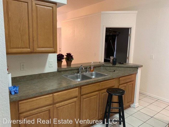 Building Photo - 3 br, 2 bath House - 870 Forrest Drive