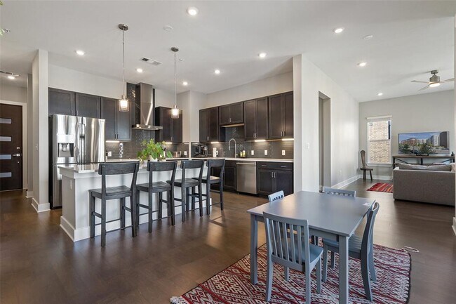 Foto del edificio - 4501 Jackson Ave