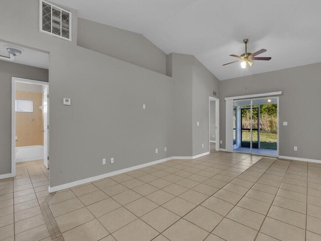 Building Photo - 801 Meadow Rd