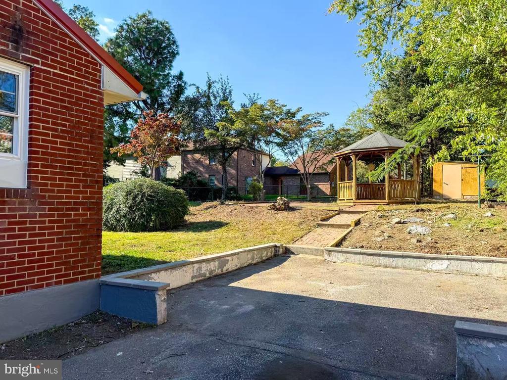Primary Photo - 533 E Park St