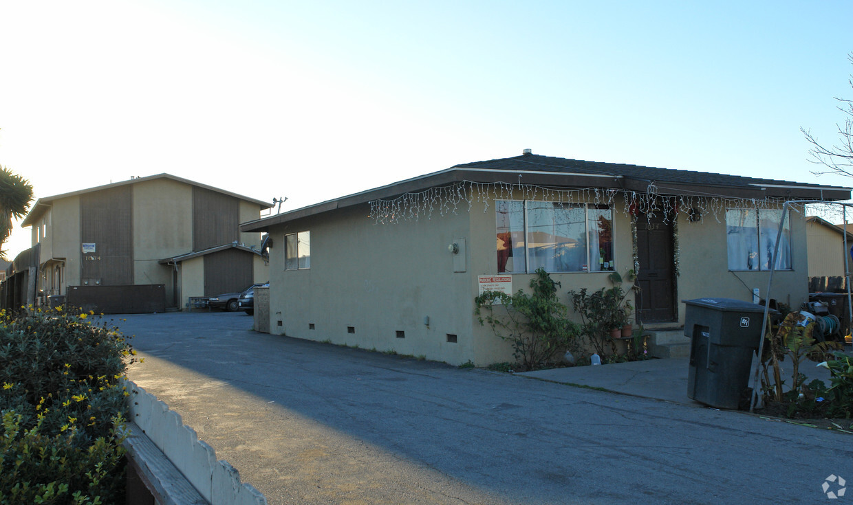 Primary Photo - 1034 E Laurel Dr