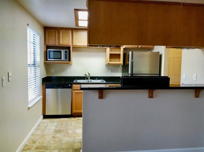 Foto del edificio - Spacious Condo Near Mall & Freeway