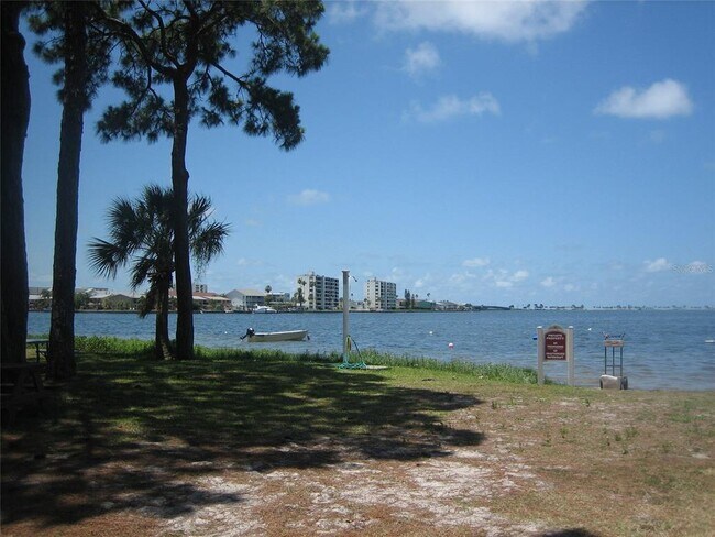 Foto del edificio - 2700 Bayshore Blvd