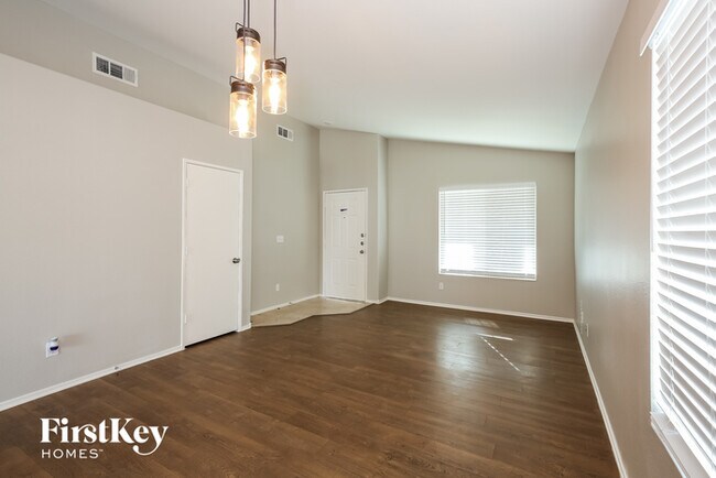 Building Photo - 5528 Oakwood Ridge St