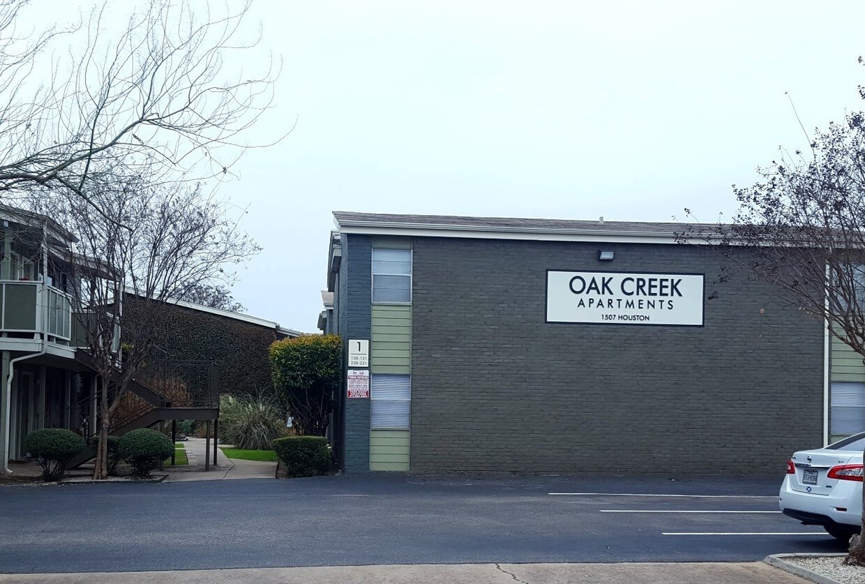 Exterior - 1507 Houston St