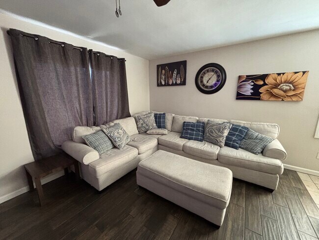 Foto del edificio - 4012 E 27th St