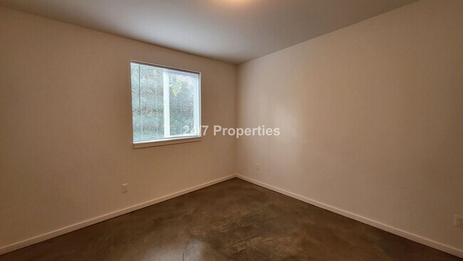 Foto del edificio - Unique 2 BD | 1 BA Home - SE Portland