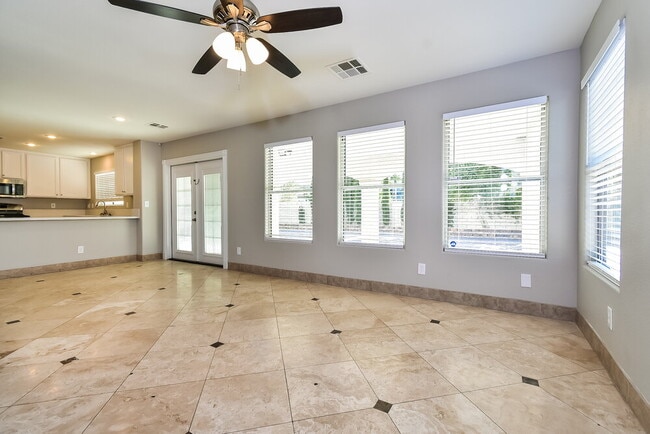 Foto del edificio - 8429 Shady Pines Dr