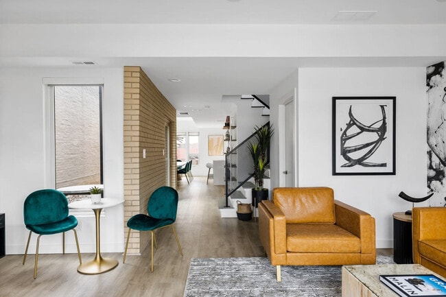 Building Photo - 930 E Jefferson St