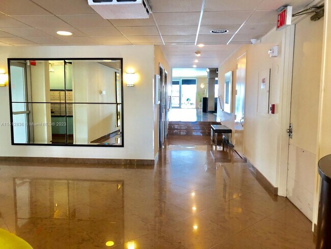 Foto del edificio - 3233 NE 32nd Ave