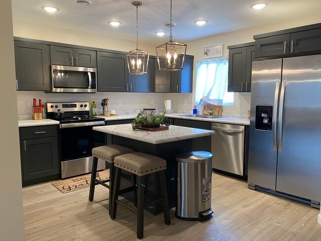 Building Photo - Townhouse for Rent - Thames Ct. 4 Bedroom 3 1/2 baths
