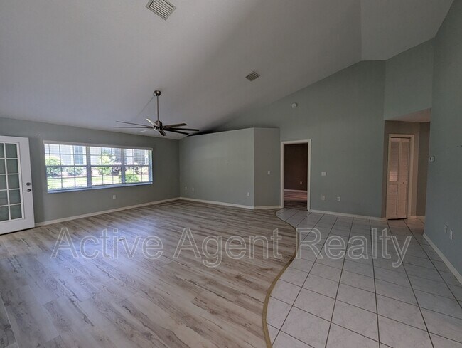 Foto del edificio - 1570 N Foxboro Loop