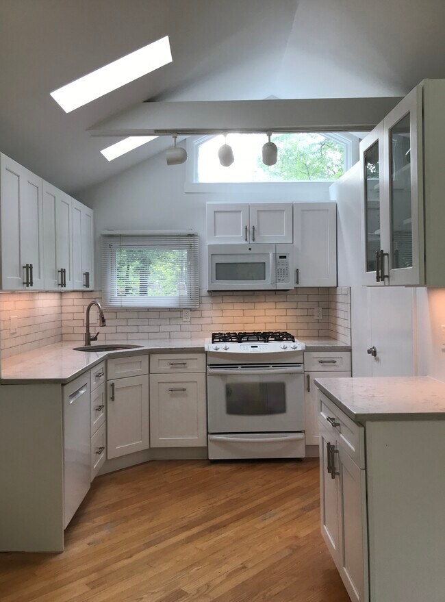 Foto del edificio - 76 Haviland Ct