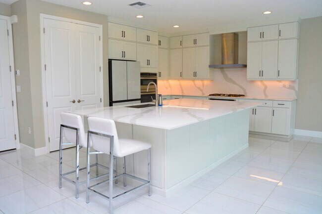Building Photo - 1402 Thistle Pl