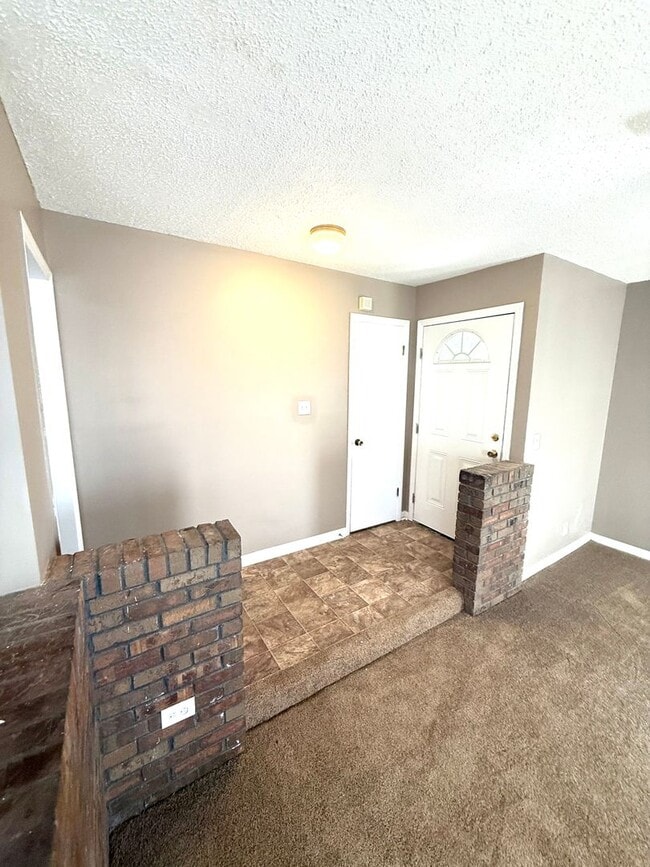 Foto del edificio - ** 3 Bed 2 Bath located off Wares Ferry road ** Call 334-366-9198 to schedule a self tour