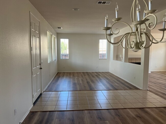 Building Photo - Beautiful home in central location of Victorville