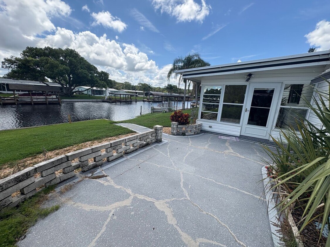 Foto principal - 3 Bed / 2.5 Bath Home on Canal – Tavares 55+