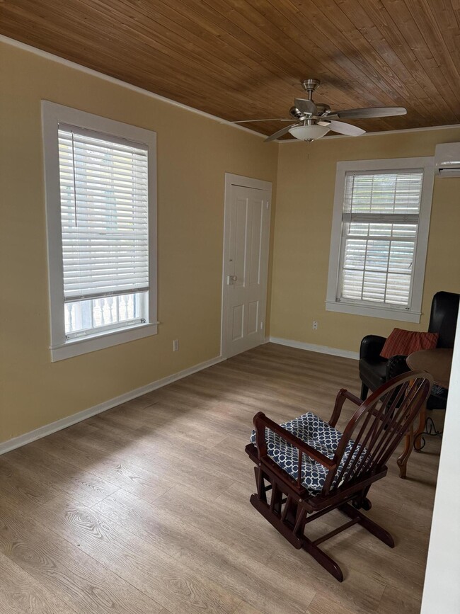 Foto del edificio - 1120 Elgin Ln